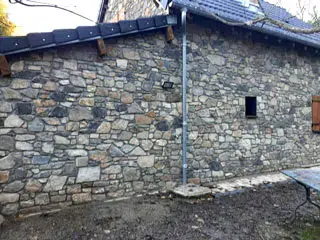 Habillage mur en pierre